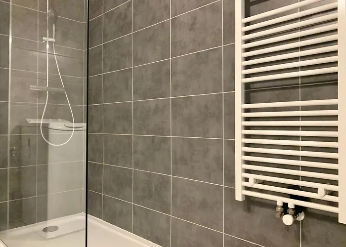 #j0 The Sweet Jaures דירה *