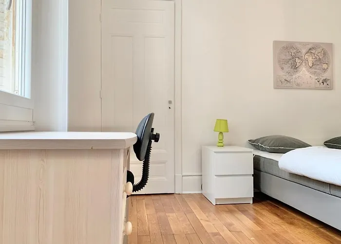 #j0 The Sweet Jaures Apartment