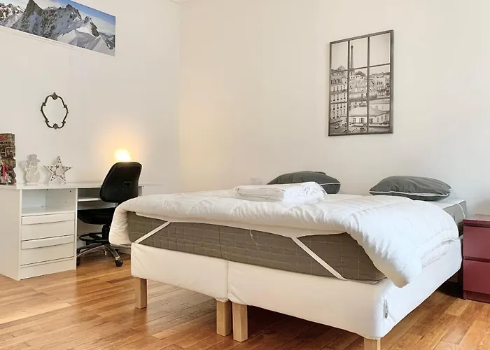 #j0 The Sweet Jaures Apartment