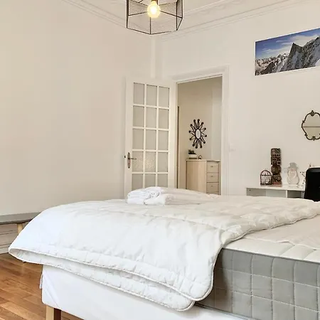 #j0 The Sweet Jaures